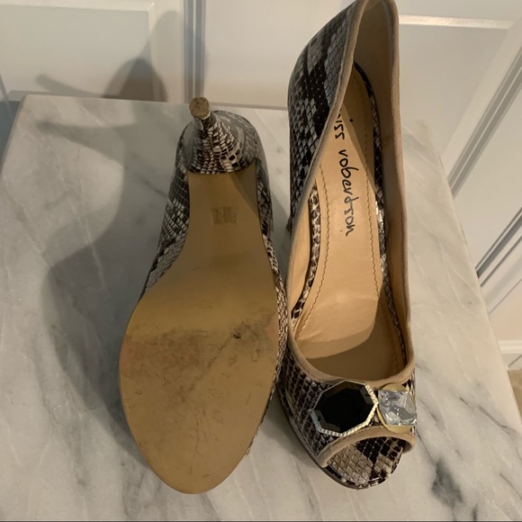 Miss Robertson Snake pattern Heels size 8M - Picture 4 of 5